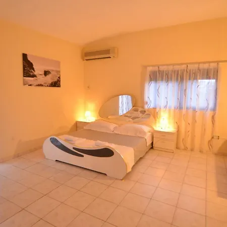 B&B Tirana - Vila 21 ベッド・アンド・ブレックファスト ティラナ