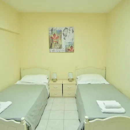B&B Tirana - Vila 21 Bed & Breakfast