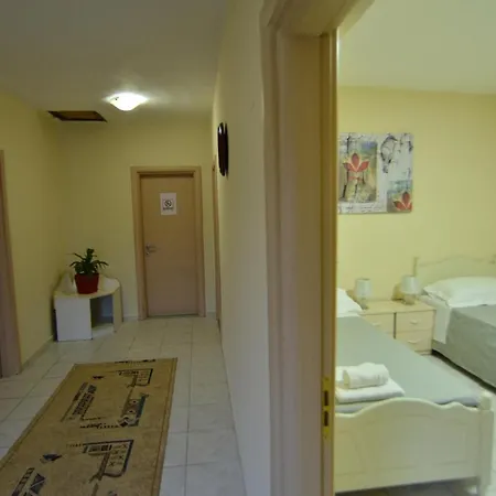 B&B Tirana - Vila 21 Frühstückspension *